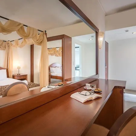 Отель Zante Park & Bw Premier Collection 5*